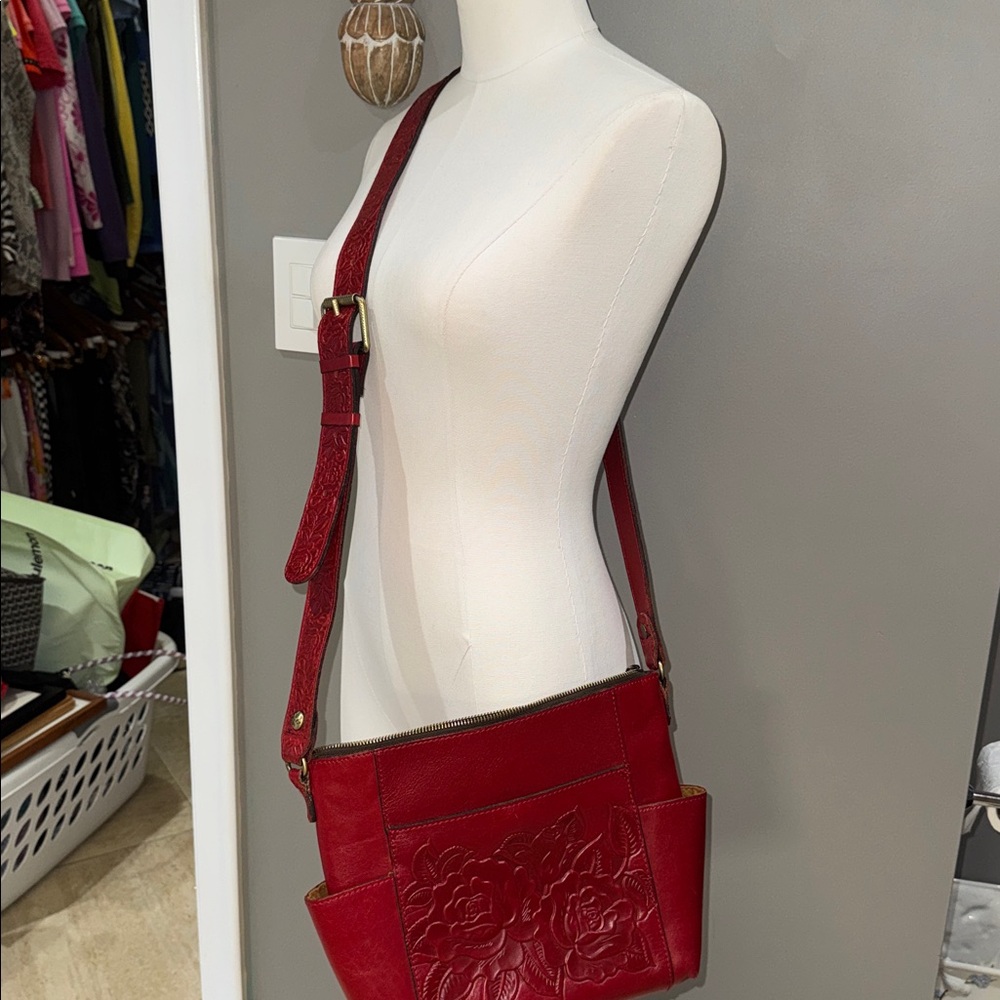 Elegant Red Leather Patricia Nash Shoulder Bag - Picture 7 of 7